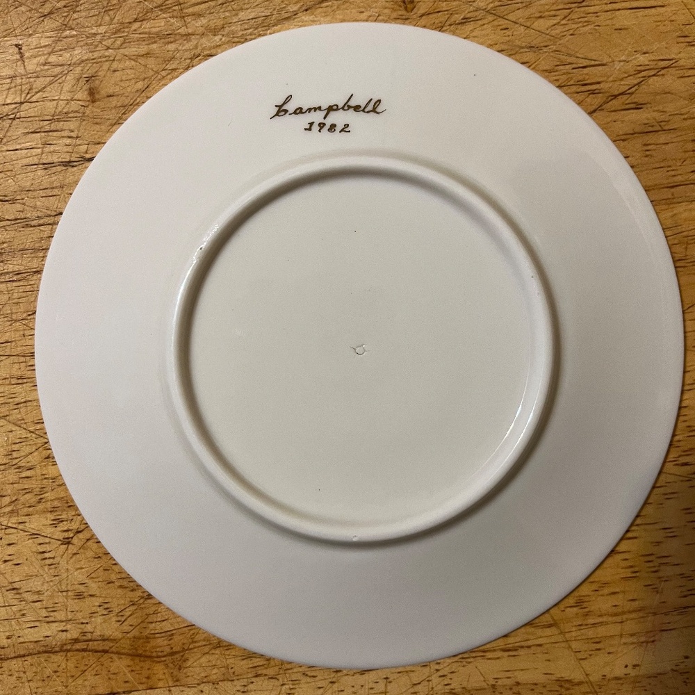 Campbell 1982 Vintage Christmas plate 5 3/4 inches in diameter - Picture 2 of 8